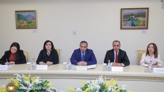 ՀՀ քննչական կոմիտեի նախագահը հանդիպել է Հնդկաստանի դեսպանին և Հնդկաստանում վերապատրաստում անցած քննիչներին